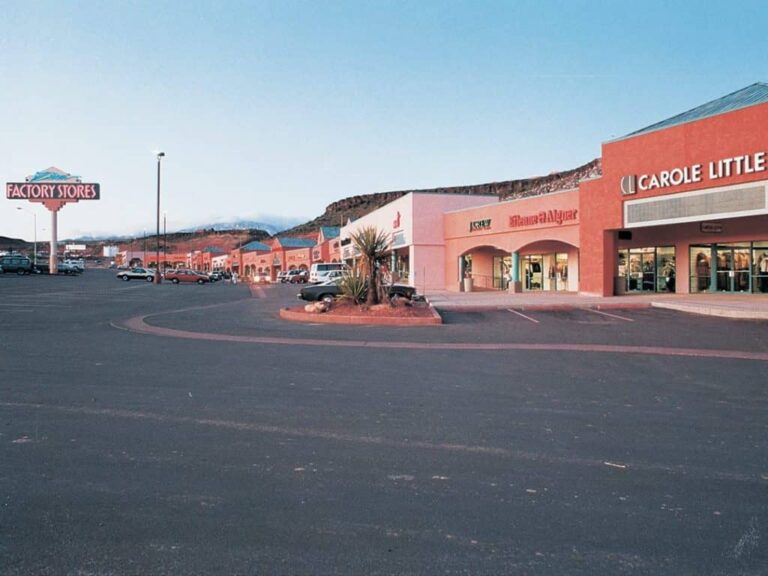 Zion Factory Stores Watts Construction, Inc.