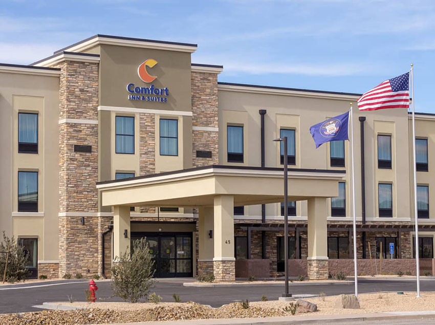 Comfort Inn And Suites Exterior